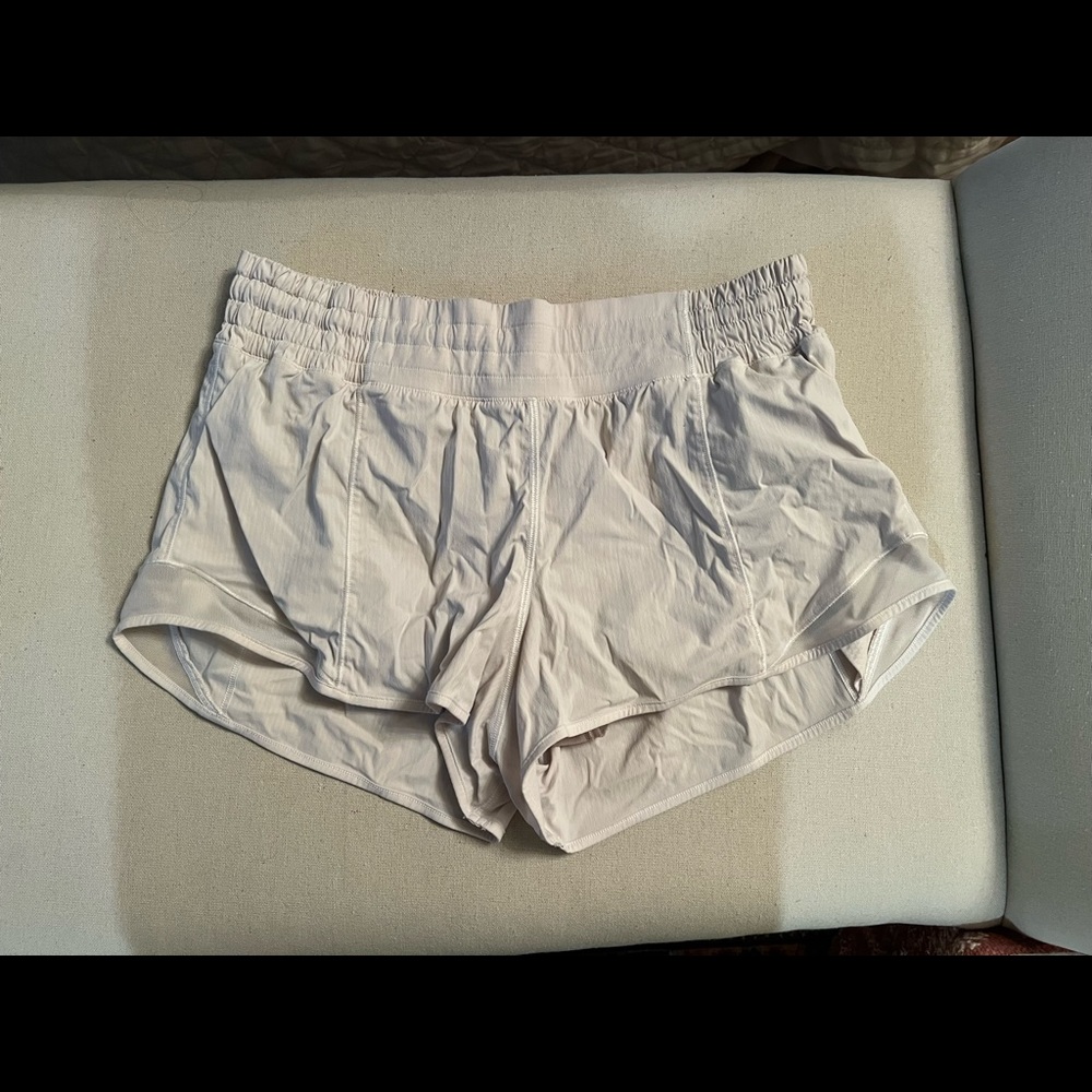 Lululemon hotty hot 2.5 inch high rise shorts
